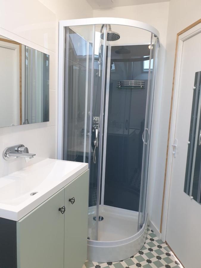Gite Atypique Avec Jacuzzi Hillion Exterior foto